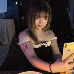 美女穿白丝给我操的免费视频
